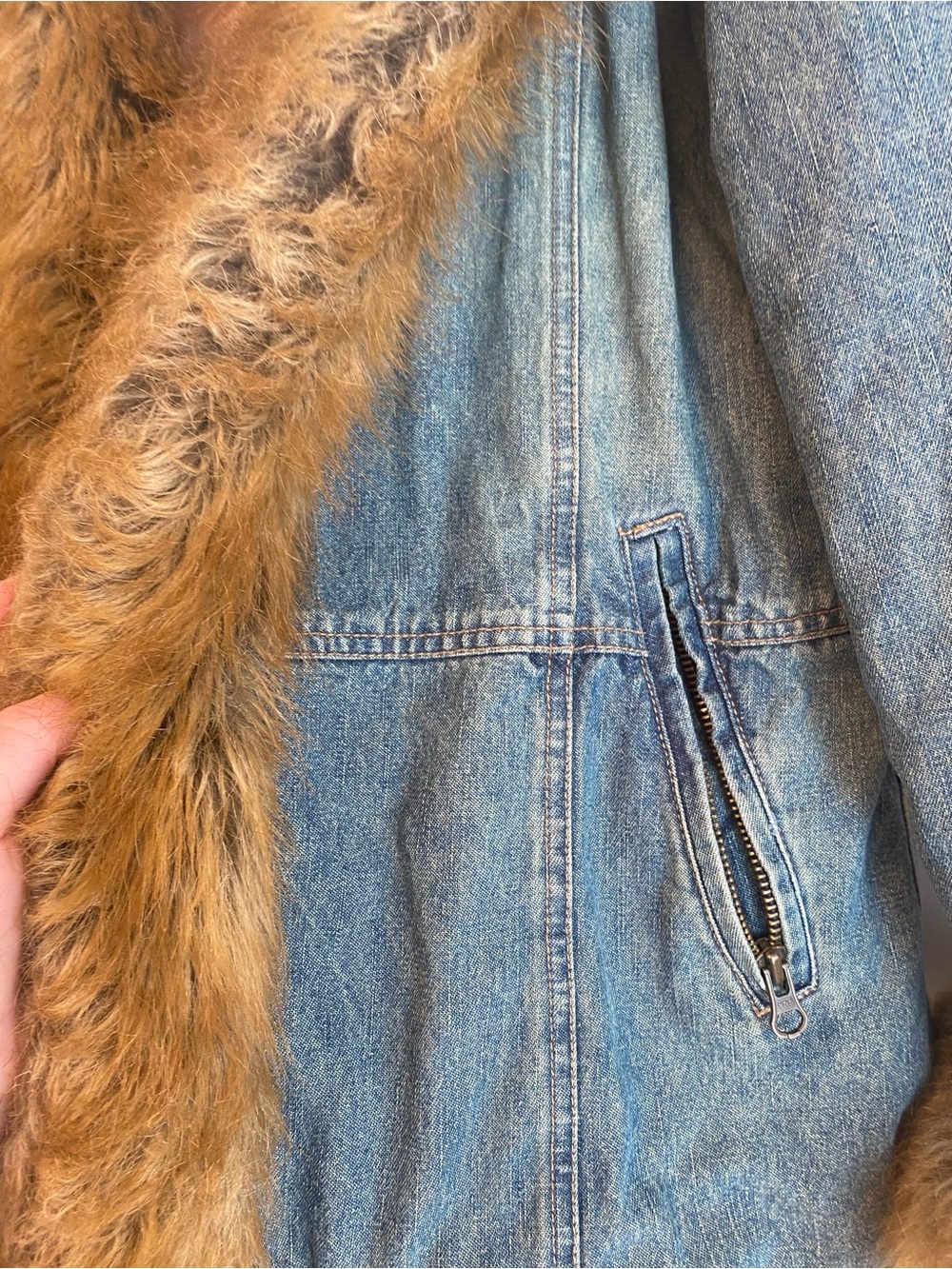 Vintage Y2K Denim Jacket with Brown Faux-Fur Trim - Picture 6 of 13